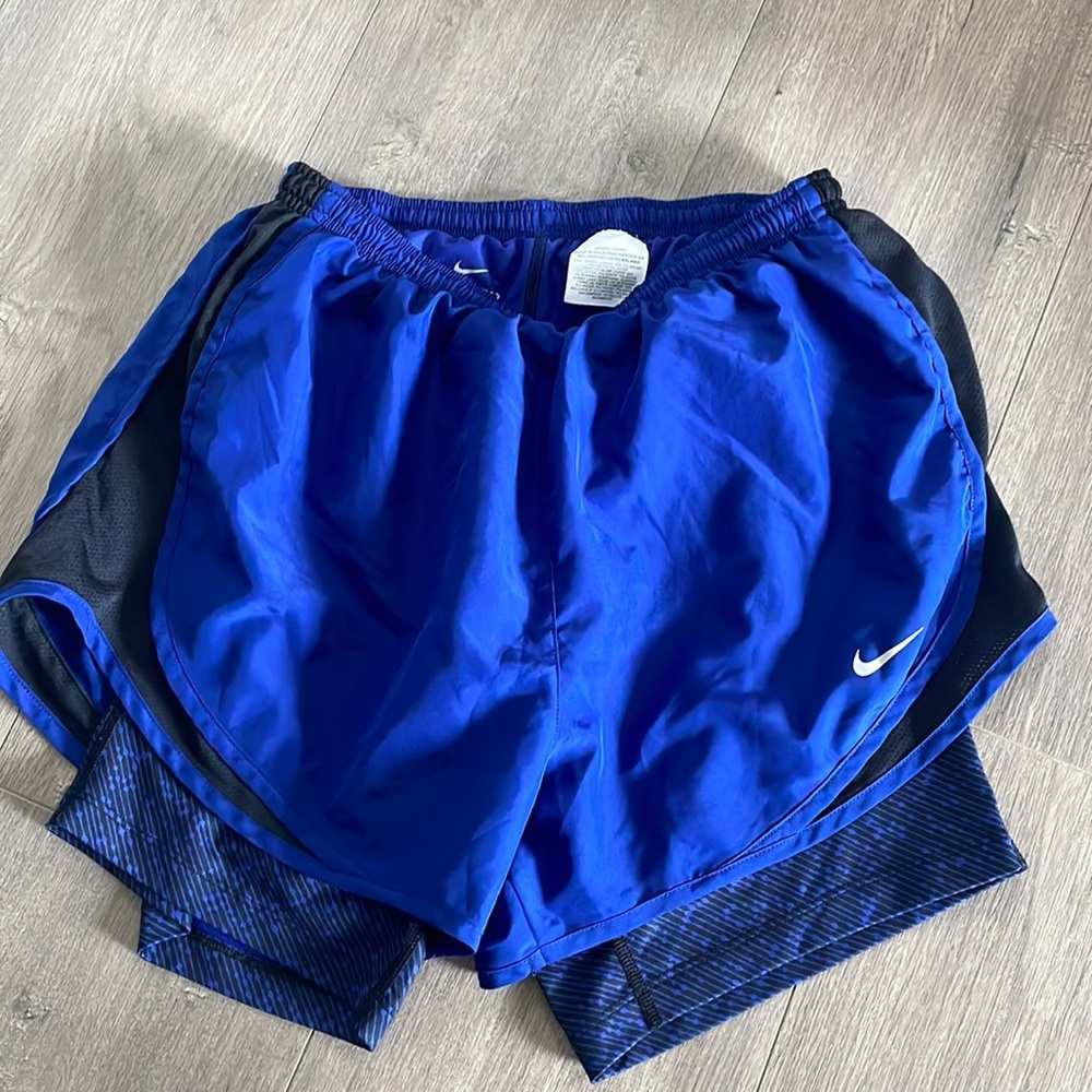 Like new Nike 2 in 1 active shorts womens M blue